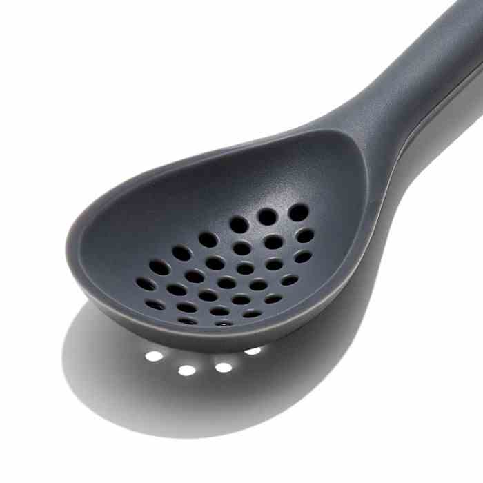 Łyżka cedzakowa silikonowa czarna, Good Grips / OXO