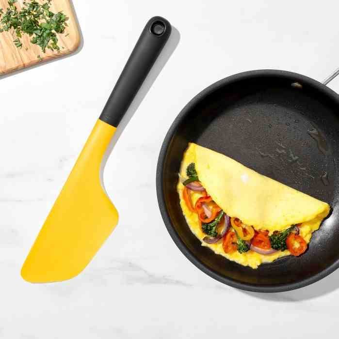 Łopatka silikonowa do omletów żółta GoodGrips / OXO