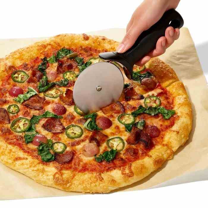 Nóż do pizzy czarny, Good Grips / OXO