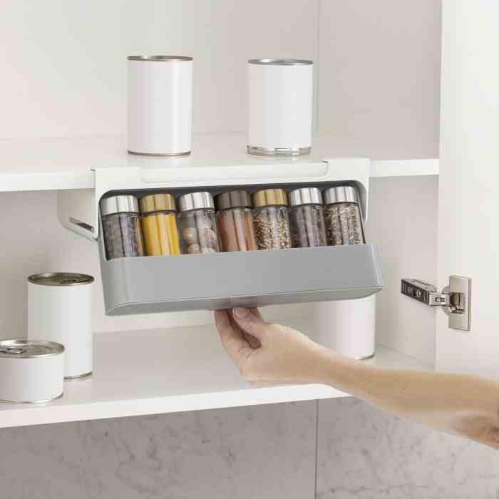 Organizer podpółkowy na przyprawy CupboardSto / Joseph Joseph