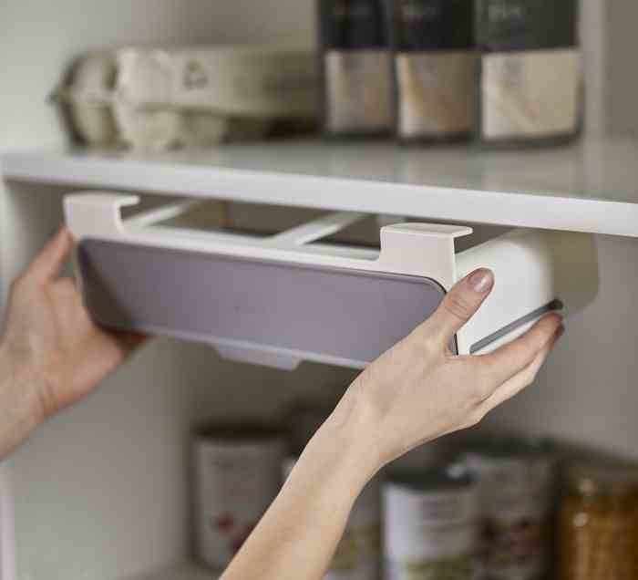 Organizer podpółkowy na przyprawy CupboardSto / Joseph Joseph