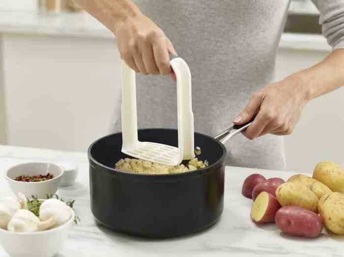 Tłuczek do warzyw Easy-Mash, biały / Joseph Joseph
