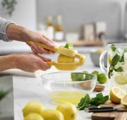 Wyciskacz do cytrusów z pokrętłem JuiceMax, z / Joseph Joseph