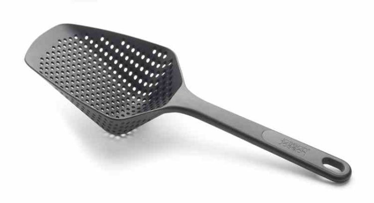 Łyżka cedzakowa L Scoop Plus, czarno-szara / Joseph Joseph