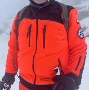 Polar ratowniczy North-Wind PRM-23 FLUO z kapturem oraz kompletem emblematów