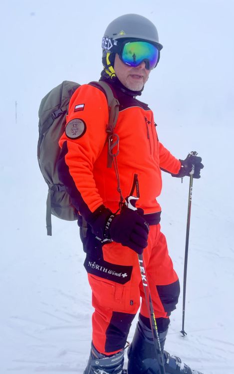 Polar ratowniczy North-Wind PRM-23 FLUO z kapturem oraz kompletem emblematów