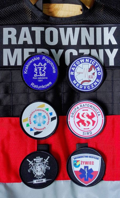 Emblemat personalizowany z dowolnym nadrukiem na rzepie 8,5 cm