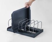 Stojak na formy do pieczenia DrawerStore / Joseph Joseph