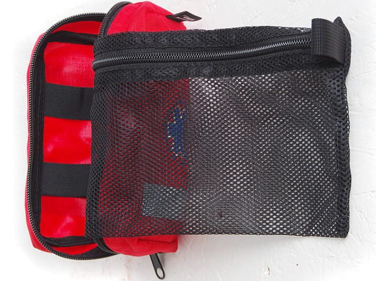 Mini Apteczka osobista z wyposażeniem AOMini Cordura odblaskowa - czerwona