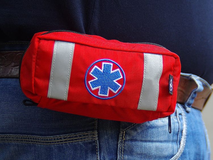 Mini Apteczka osobista z wyposażeniem AOMini Cordura odblaskowa - czerwona