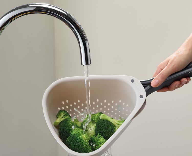Durszlak ze składanym uchwytem Droplet / Joseph Joseph