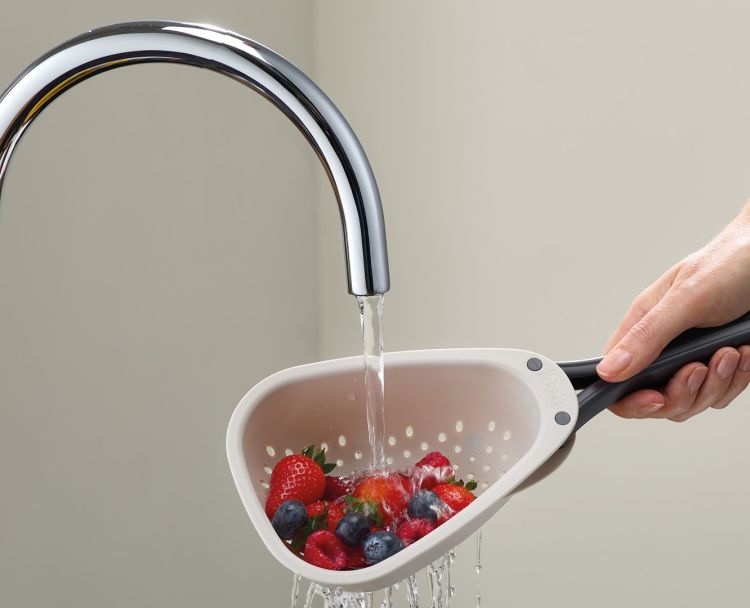 Durszlak mini ze składanym uchwytem Droplet / Joseph Joseph