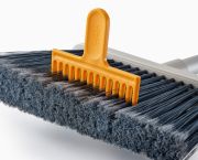 Miotła z wieszakiem CleanTech / Joseph Joseph