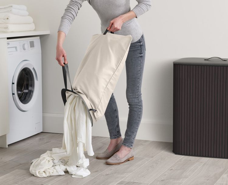 Kosz na pranie 90l bambus czarny Tota Twin Luxe / Joseph Joseph