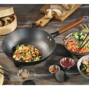 Wok żeliwny z powłoką nieprzywierającą Kuchenprofi Country, śred. 28 cm, czarny