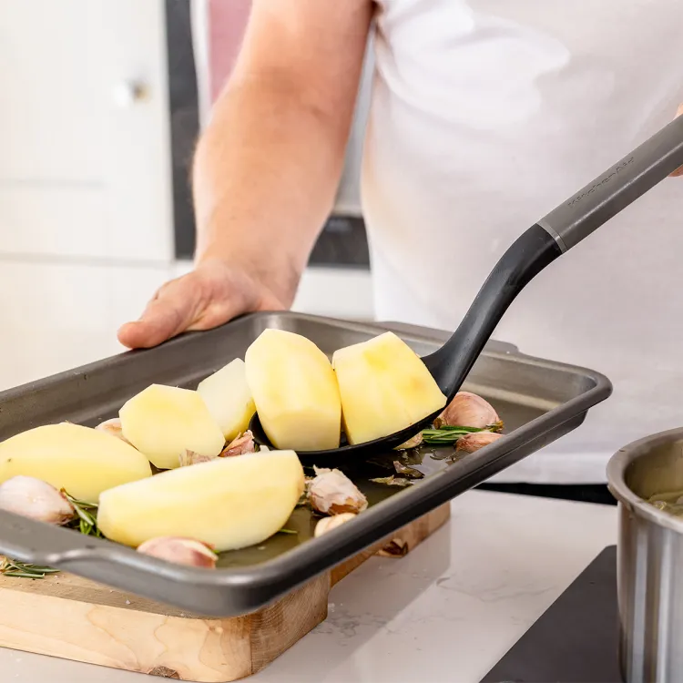 Łyżka cedzakowa Charcoal Grey / KitchenAid