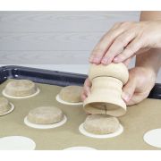 Przyrząd Küchenprofi NÜRNBERG do formowania pierników, drewno bukowe, śred. 7 cm