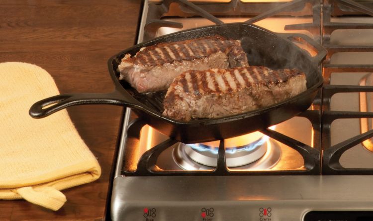 Patelnia żeliwna grillowa kwadratowa 26 cm / Lodge
