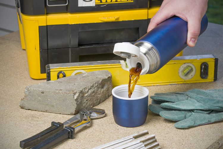 RS3133_240914_240919_Isolierflasche mit Becher_Image_Handwerker-hpr.jpg