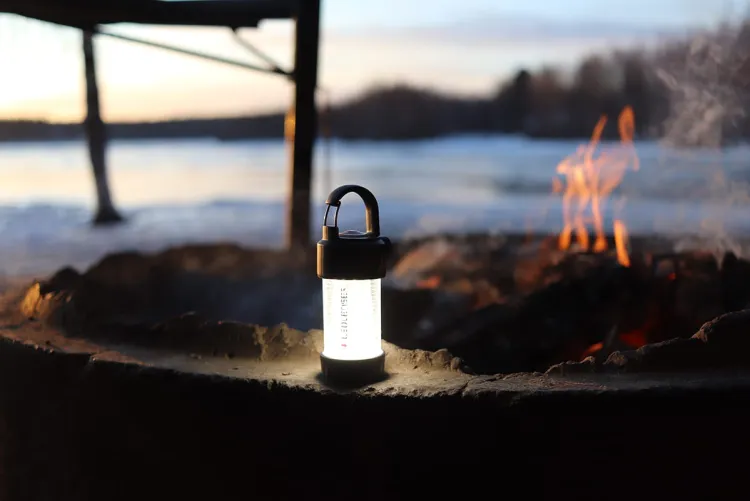 Latarka Ledlenser ML4 camping Warm