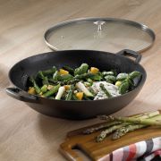 Wok ze szklaną pokrywą Kela, żeliwo emaliowane, śred.36 cm, 4 l, wys. 10 cm, czarny