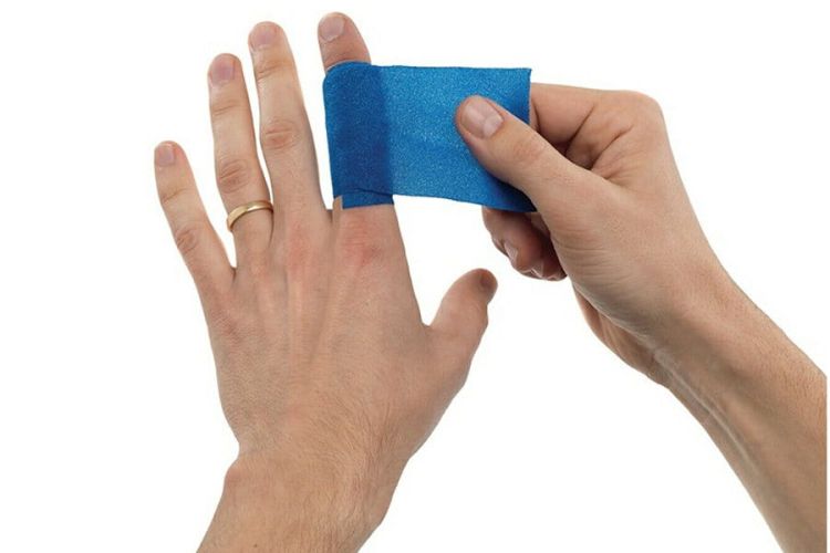 Bandaż z pianki Cederroth Soft Foam Bandage Blue, 6 cmx200cm
